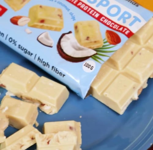 الواح وايت شوكلت باللوز وجوز الهند عالي البروتين ب...