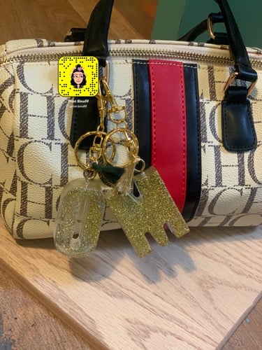 ميداليات الحروف بالحبه لطلب التصميم التواصل 054158...