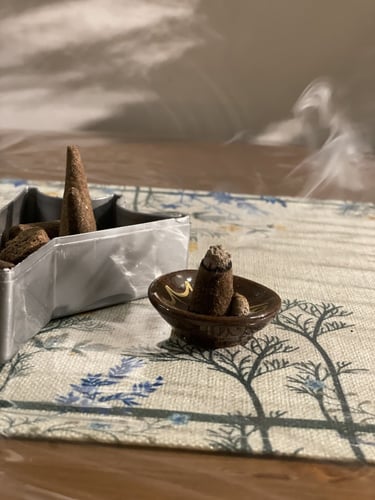 بخور ب علبة مبخرة