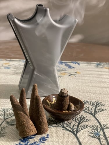 بخور ب علبة مبخرة