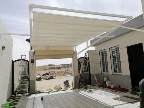 مظلة متحركة