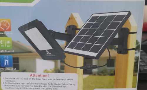 كشاف انارة منزلي ومخيمات خارجي وداخلي يعمل بالطاقة...