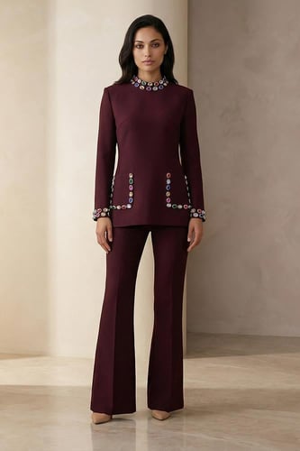 بدلة أنيقة 468822