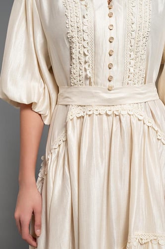 فستان شيفون ناعم ودانتيل 469685