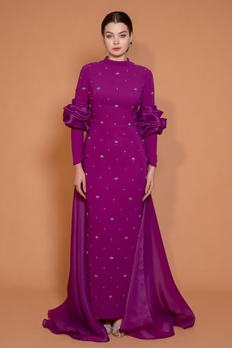 فستان كريب مزين بتطريزات ناعمة 176327