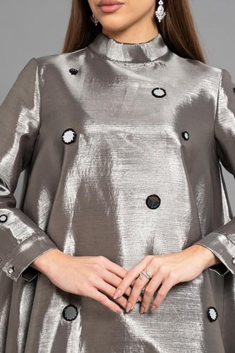 جلابية ساتان لامع بقصة واسعة 469330