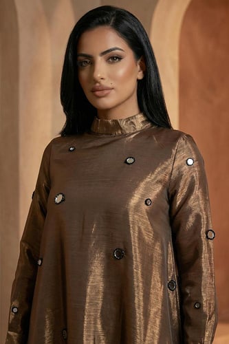 جلابية ساتان لامع بقصة واسعة 469330