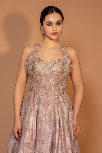 فستان سهرة ساتان فخم بقصة هالتر 445253