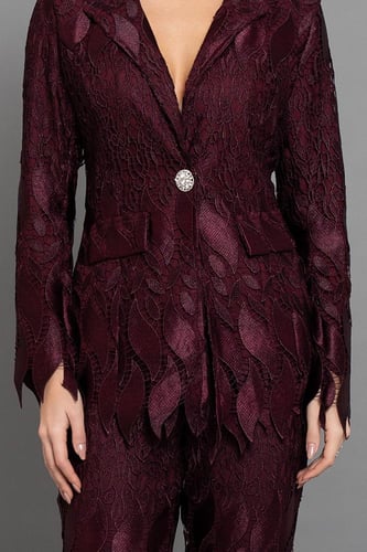 بدلة دانتيل أنيقة بأكمام طويلة 468809