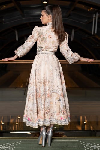 فستان حرير مورد بقصة صدر دائرية 468772