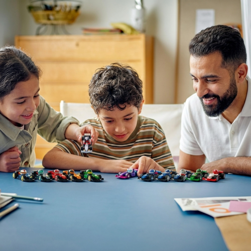 مجموعة LEGO F1 لسيارات السباق القابلة للتجميع – 6 سيارات مفاجأة 66796
