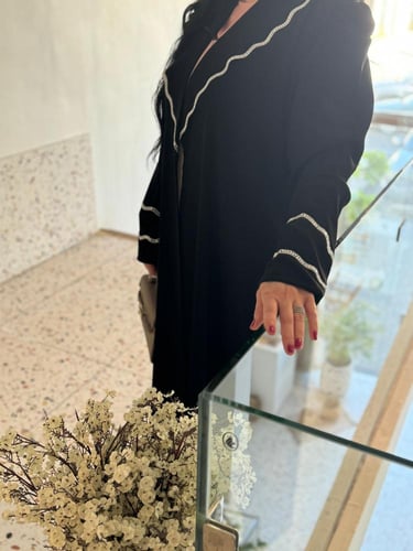 عبايه سودا فخمه