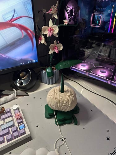 حامل خيوط على شكل برسيم