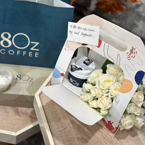 كوب قهوة من 8oz بتنسيق ورد مميز مع حلا الفرنش توست