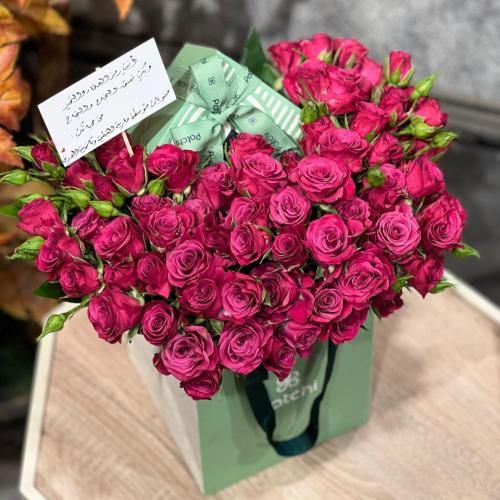 شوكولاتة باتشي منسقة داخل كيس باتشي بورد ميني روز...