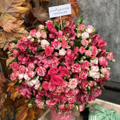 فازة ورد مع إمكانية كتابة عبارة او إسم عليها منسقة...