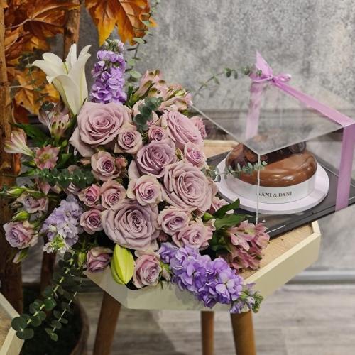 كيكة الشوكولاته من آني وداني منسقة داخل بوكس اكريل...