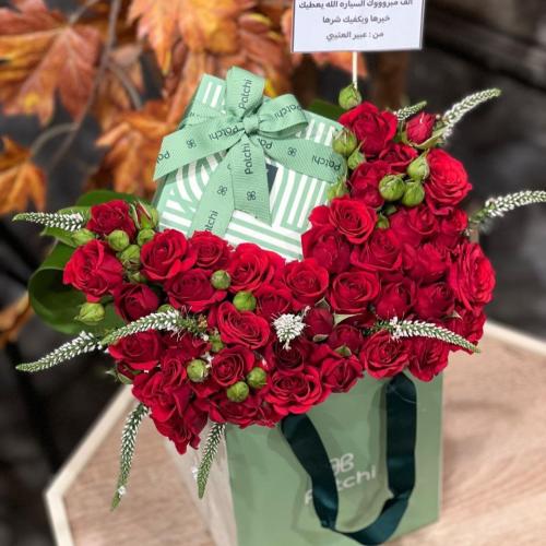 شوكولاتة باتشي منسقة داخل كيس باتشي بورد بيبي روز...