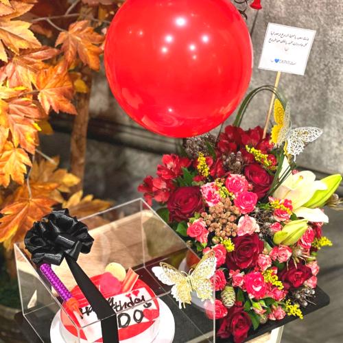 كيكة رد فلفت من أني وداني منسقة داخل بوكس اكريلك ب...