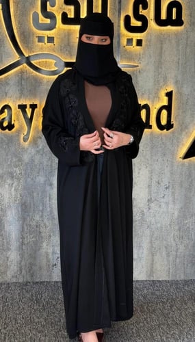 عباية لورين" (Luren Abaya)