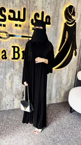 عباية "لهفه" .. فخامة ملكية بسعر خيالي