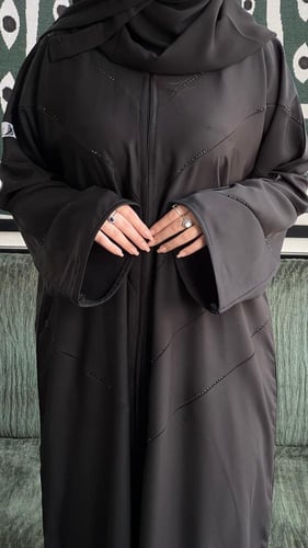 عباية جوري قصة عادية راقية بطابع عصري