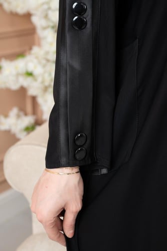 عباية نواعم السوداء – فخامة تناسب كل يوم