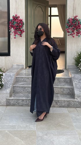 عباية الاناقة - بشت _ملكة بأناقة بسيطة