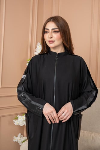 عباية نواعم السوداء – فخامة تناسب كل يوم