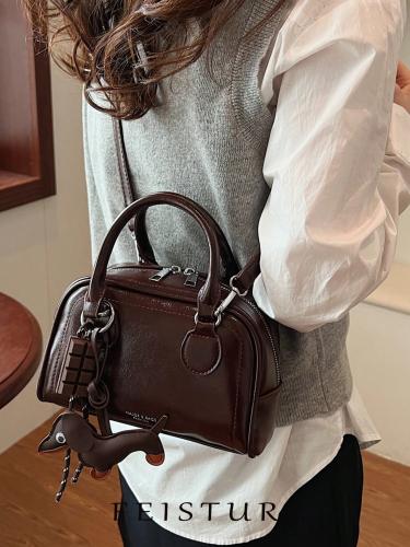 حقيبة مربعه صغيره