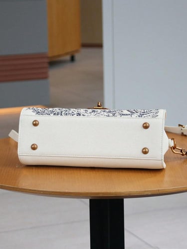 حقيبة يد مطرزة