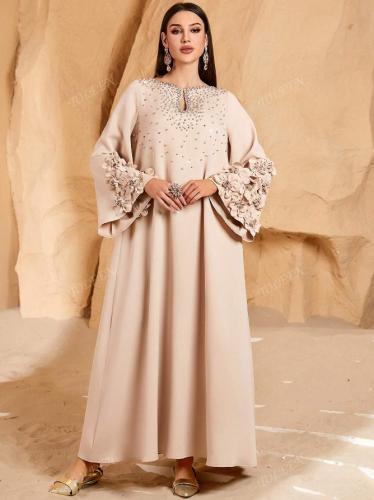 فستان نسائي مزخرف بالخرز