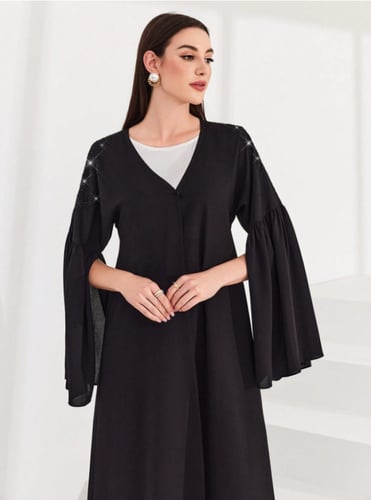 عباية عربية بأكمام وزخرفة من الراين