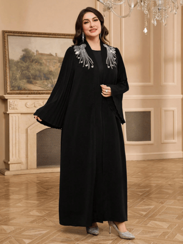 عباية عربية ذات تصميم مرصعة بالتريات ذات أكمام طوي...