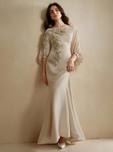 فستان مكشوف مطرز من الكتان