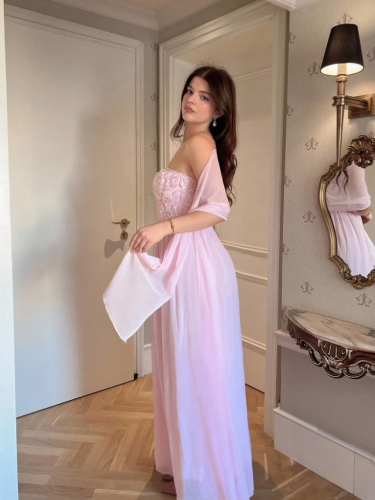 فستان أنيق واسع