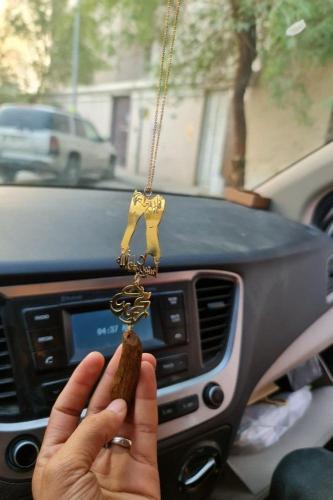 تعليقة ماسكين يد بعض وكسرة العود