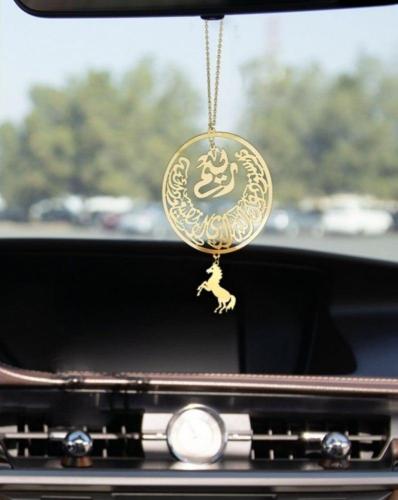 تعليقة كسرة عود للسيارة بالاسم مع خيل