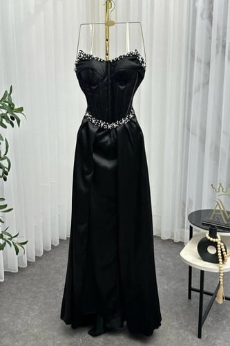 فستان سهرة حرير أسود بتطريز يدوي – فساتين فخمة