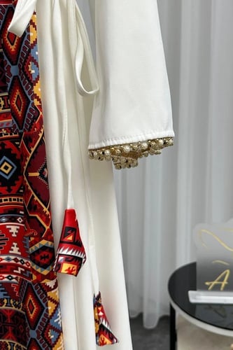 جلابية رمضانية فاخرة بتصميم تراثي عصري متوفرة بلون...