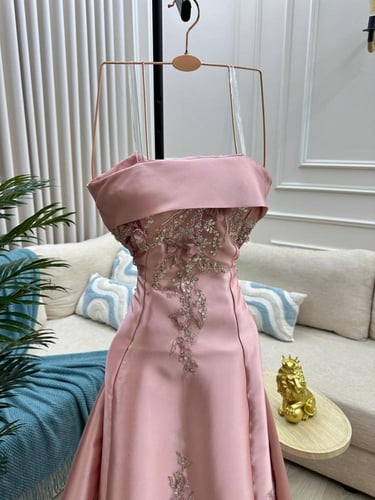 فستان خطوبة وردي فخم وراقي