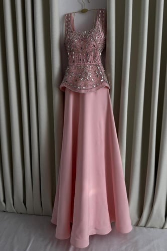 فستان سهره وردي طويل تطريز يدوي