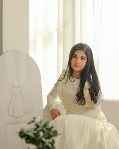 فستان للسن المحير كريمي باربي مع شيفون