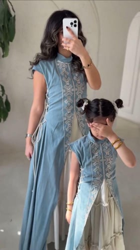 فستان بناتي أنيق بتصميم مطرز وطبقات كشكش لإطلالة ر...