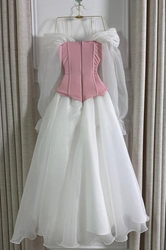 فستان ميدي كلوش لون ابيض وصدر بينك مطرز