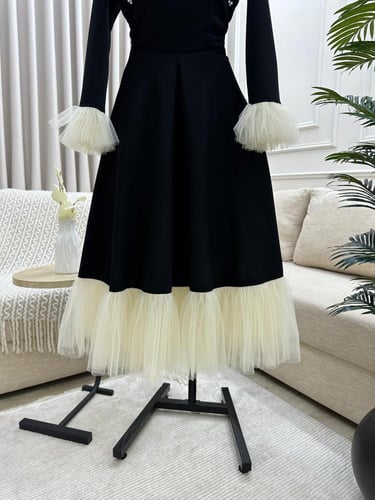 فستان كشخة العيد أسود ملكي بتصميم أنيق مع أطراف كش...