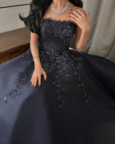 فستان سهره ملكي لون كحلي مع تطريز يدوي فاخر