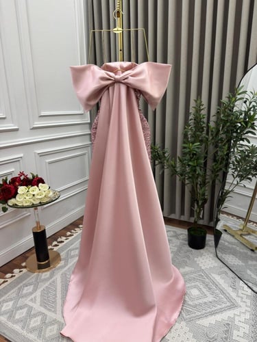 فستان سهرة فخم خامة ميكادو مع ذيل طويل - فساتين فخ...