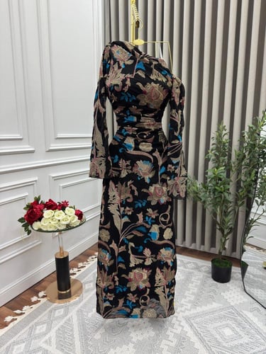 فستان مخملي فخم بتطريز ذهبي وأكمام واسعة - فساتين...