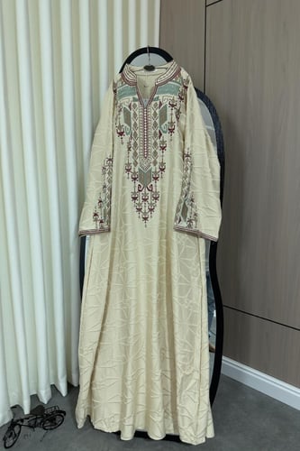 جلابية فخمة بتطريز أنيق مريحة ومناسبة للحوامل